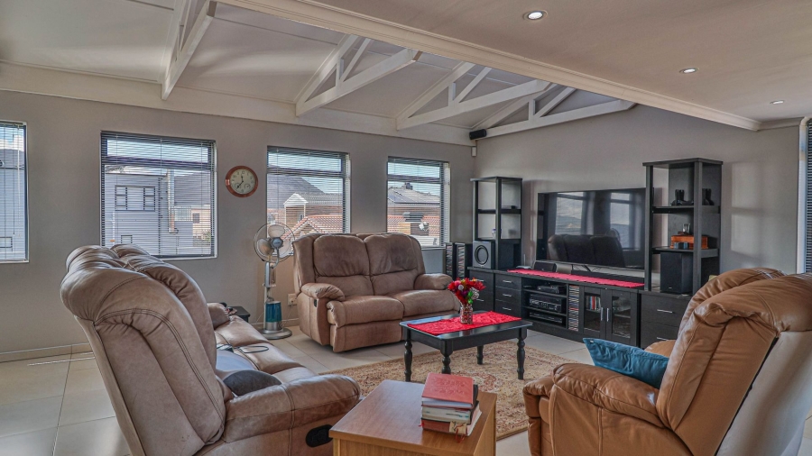 4 Bedroom Property for Sale in Perlemoenbaai Western Cape